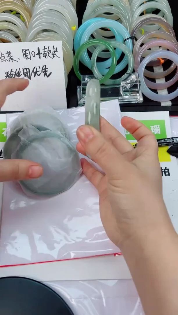 【闪购商品】石英质玉手镯未镶嵌586