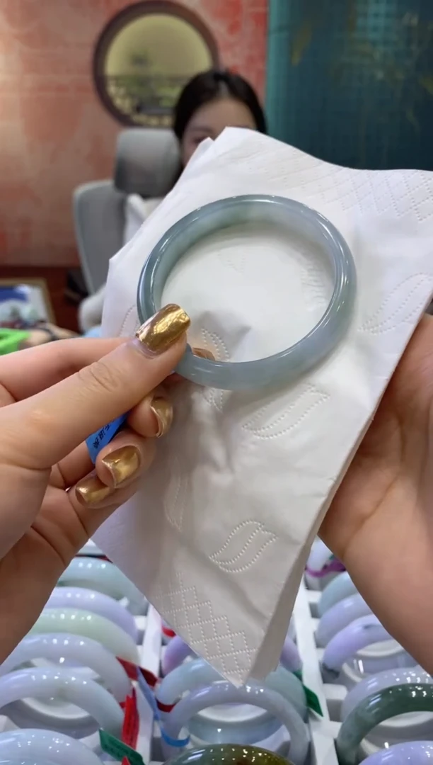 【闪购商品】翡翠手镯未镶嵌多人03862