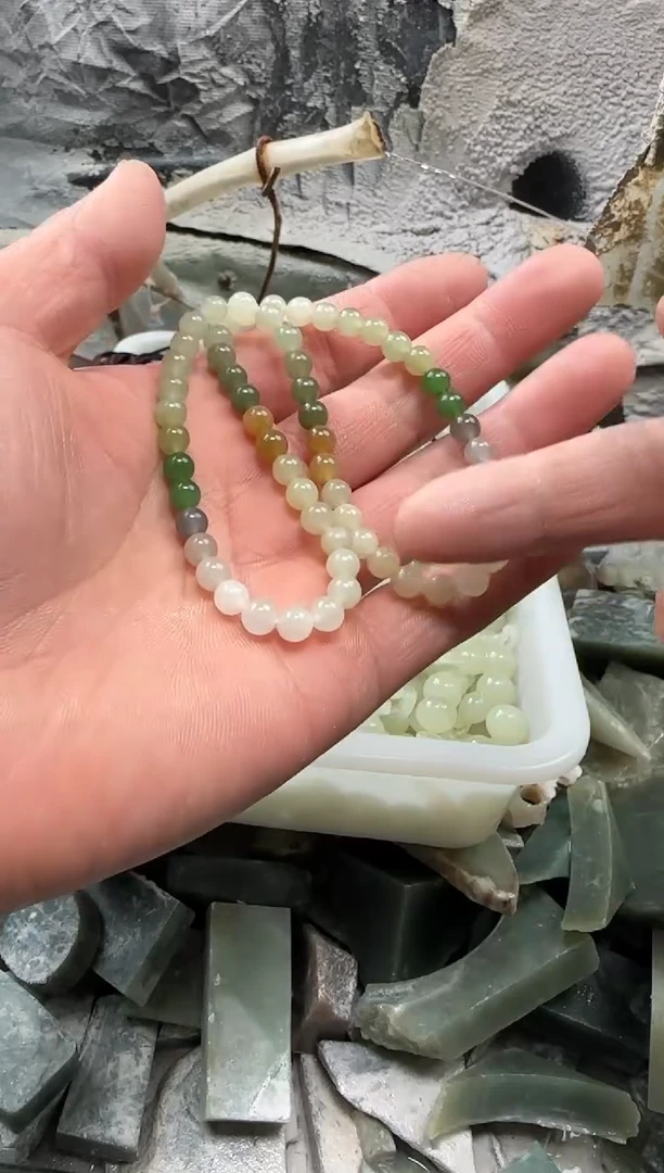 【闪购商品】和田玉颈饰未镶嵌手串