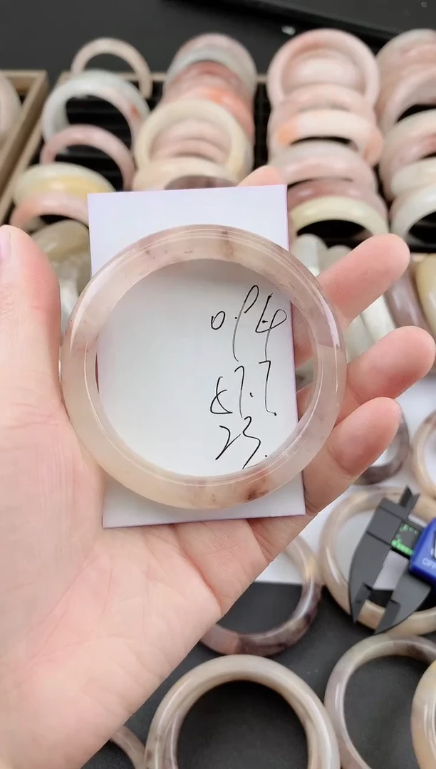 未镶嵌手镯石英质玉094