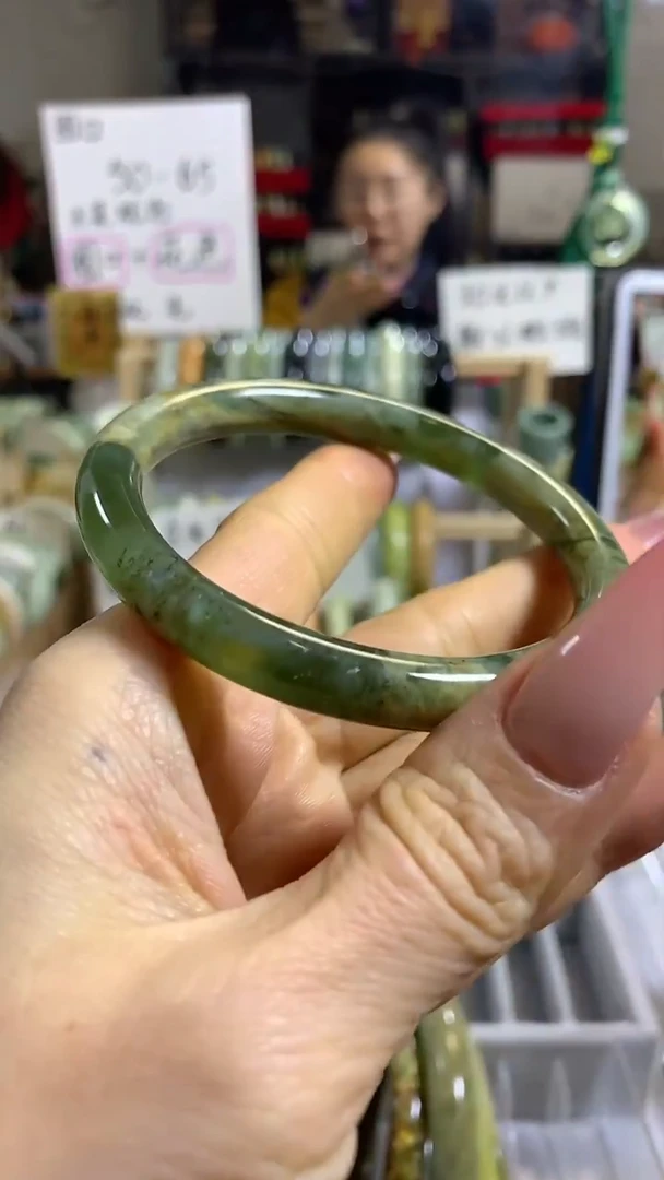 未镶嵌岫玉手镯6 61+ 包容