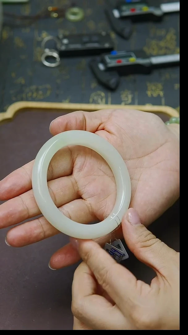 未镶嵌手镯和田玉59圈口  冰胶正圈翠青手镯