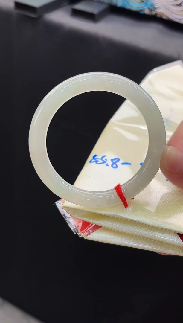 翡翠手镯未镶嵌54-56翡翠手镯18