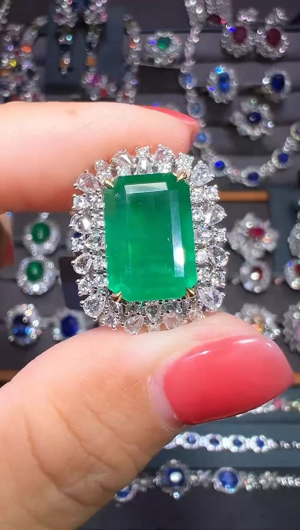 18K金镶嵌戒指祖母绿GUILD vvg7.85克拉