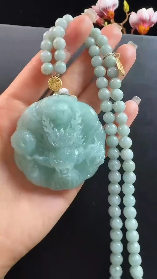 颈饰未镶嵌翡翠龙牌