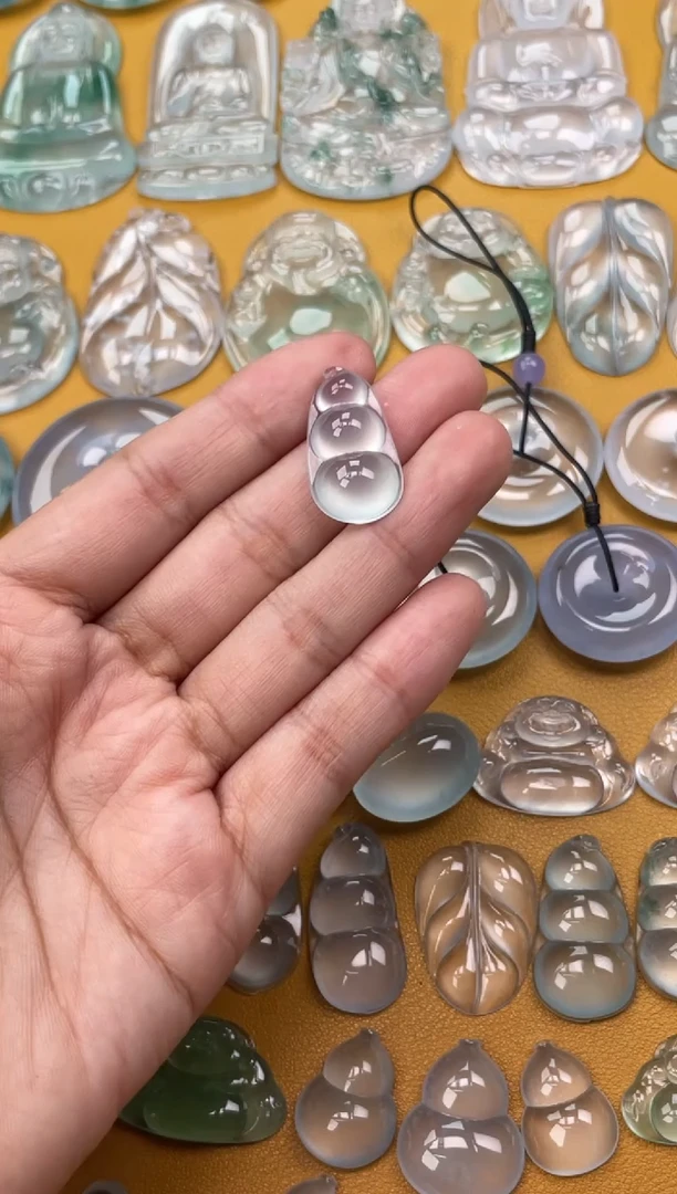 翡翠未镶嵌吊坠(不含链)豆子 24.2 13.4 6.8