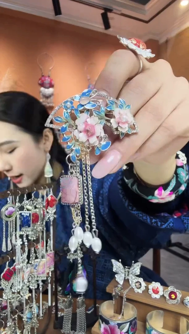 【闪购商品】刺绣纯手工民环族风胸针