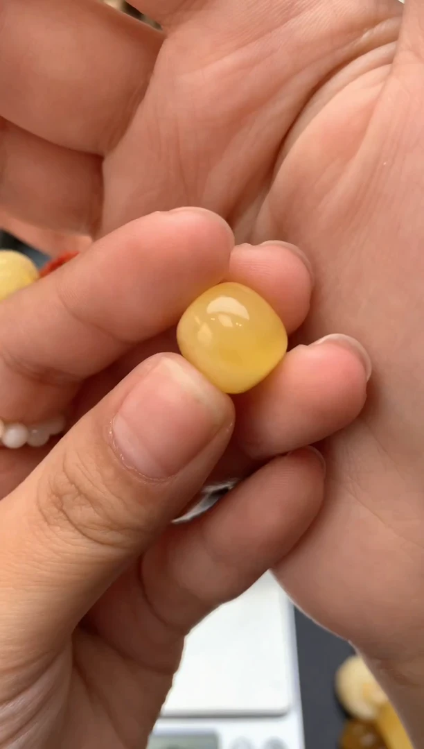 【闪购商品】琥珀珠宝奇石未镶嵌064琥珀蜜蜡花粉有纹小坑介意勿拍