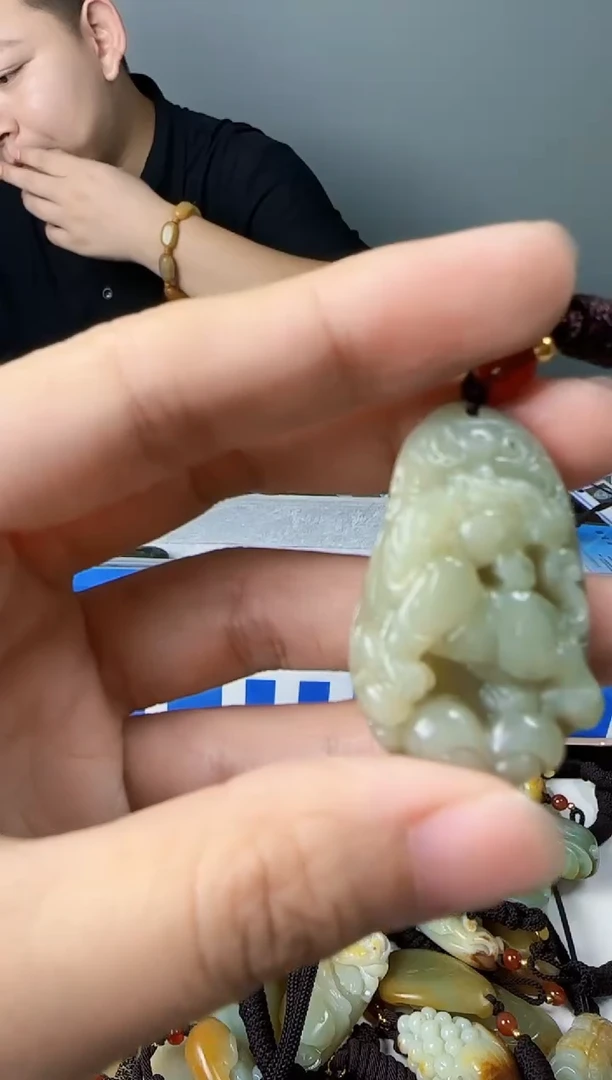 和田玉未镶嵌颈饰1