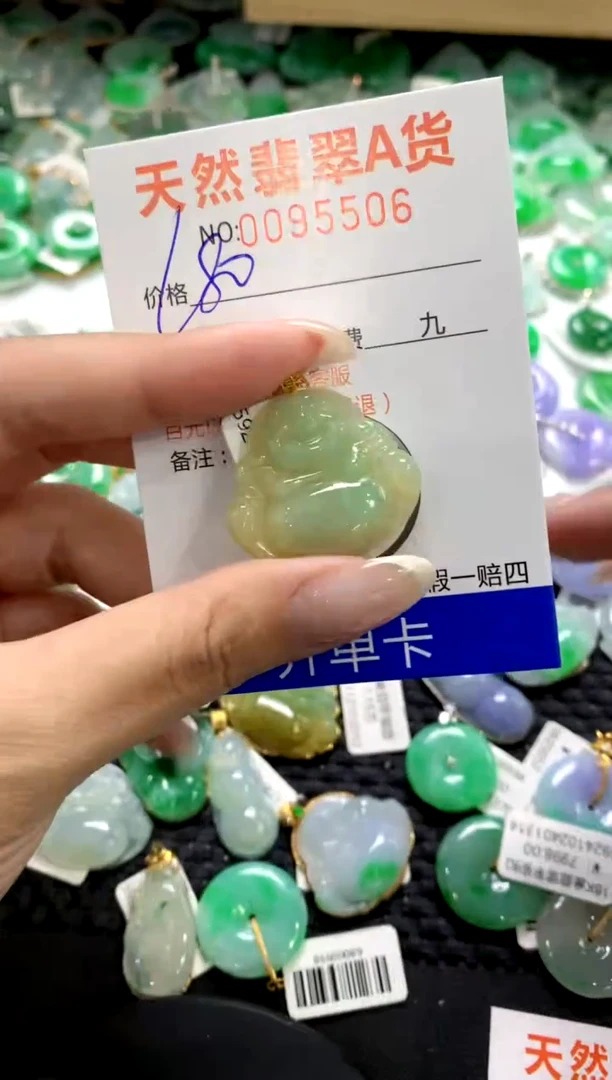 翡翠18K金镶嵌颈饰1111111111111111