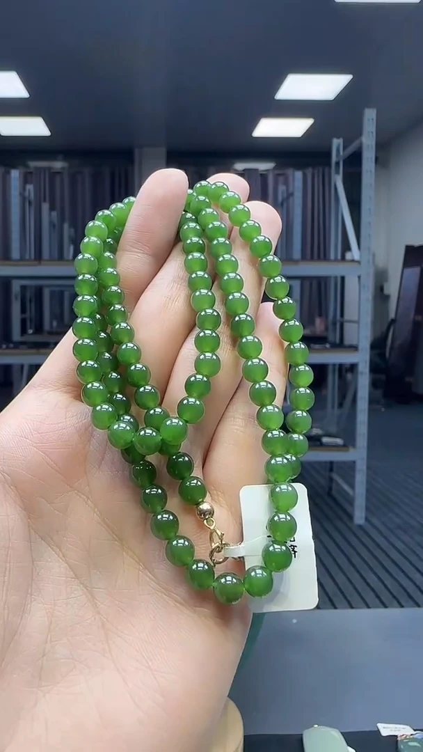 18K金镶嵌和田玉挂件1