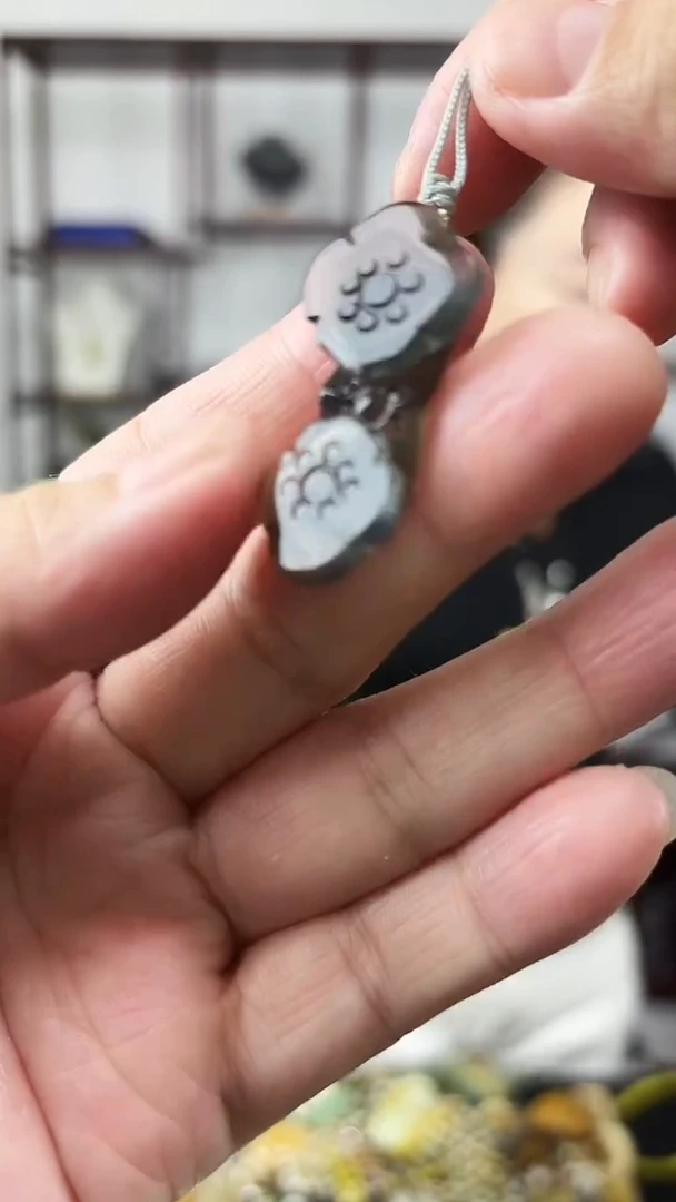 未镶嵌岫玉颈饰1