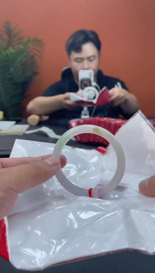 翡翠手镯未镶嵌11