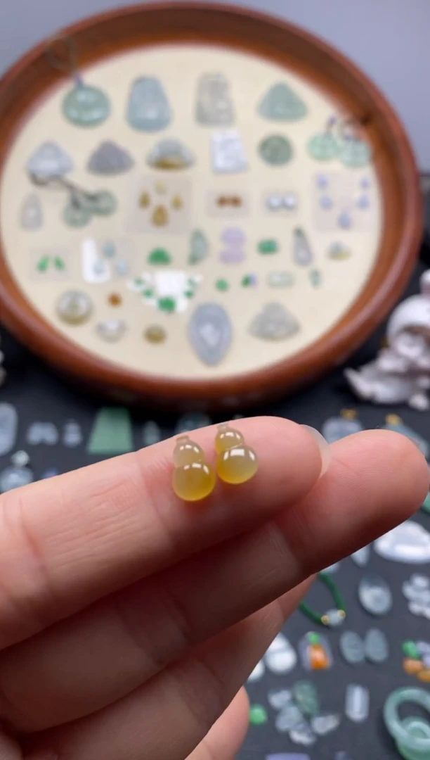 颈饰未镶嵌翡翠黄翡葫芦1对/芬