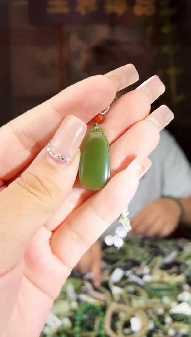 和田玉未镶嵌颈饰拍一发一