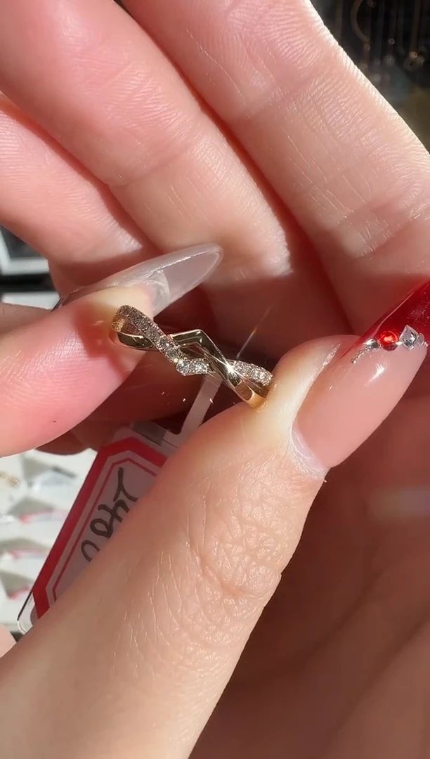 18K金镶嵌戒指/指环钻石2.38g