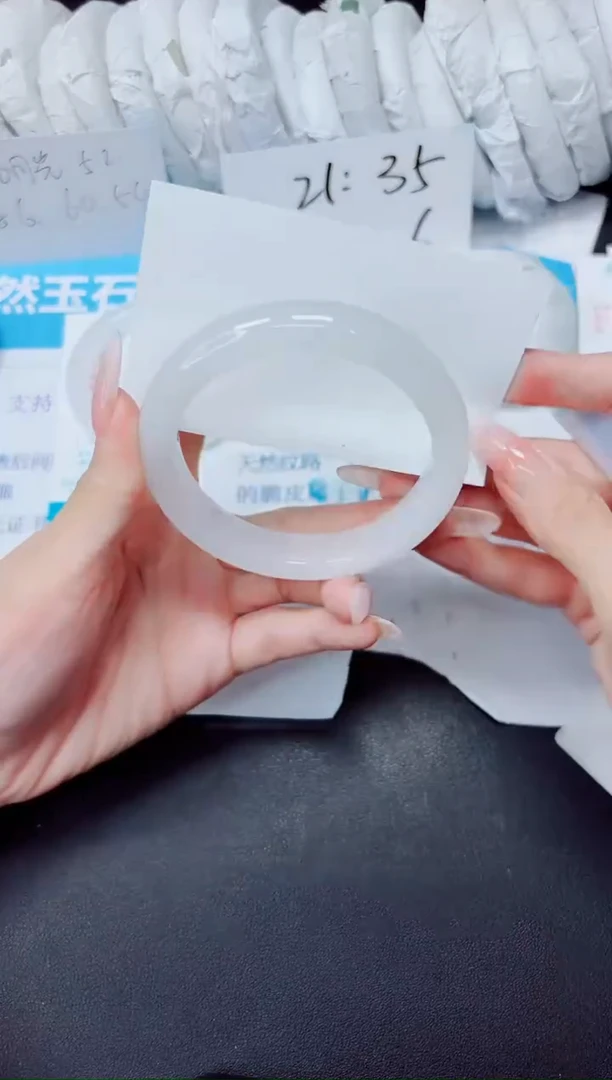 石英质玉手镯未镶嵌382/58.2