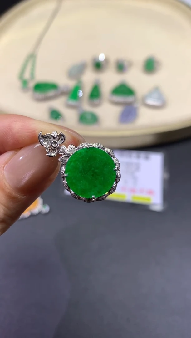 【闪购商品】翡翠吊坠(不含链)18K金镶嵌34
