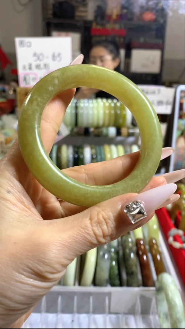 未镶嵌岫玉手镯48微瑕疵60+