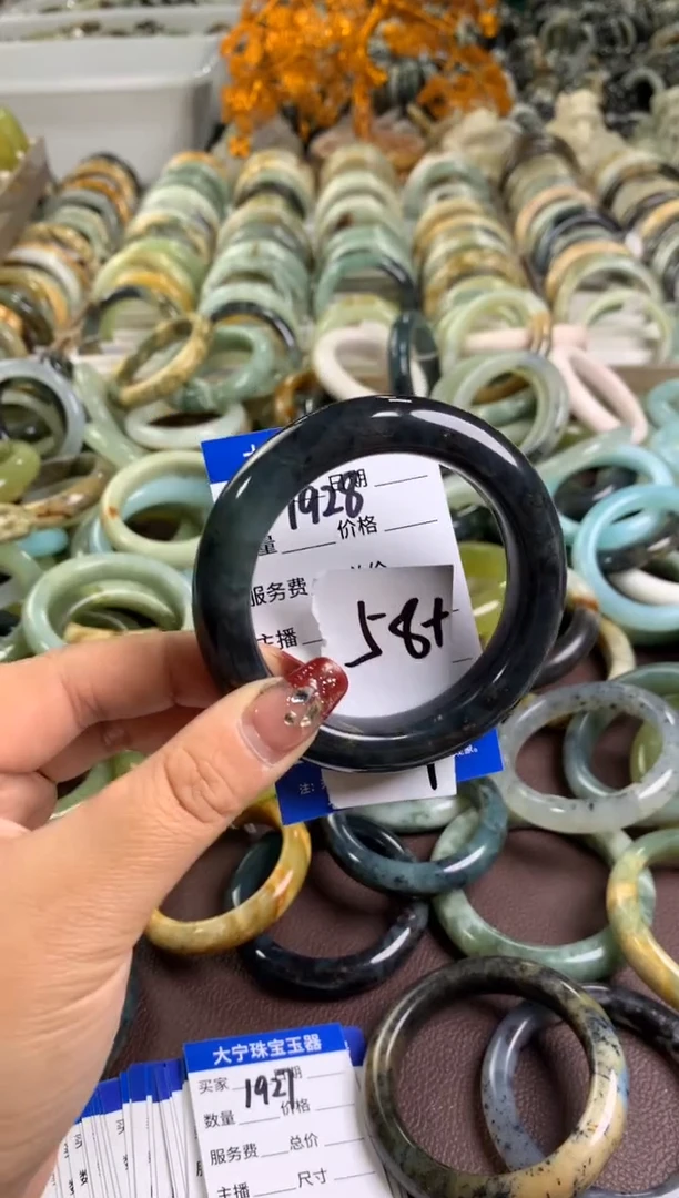 【闪购商品】蛇纹石玉手镯未镶嵌1928