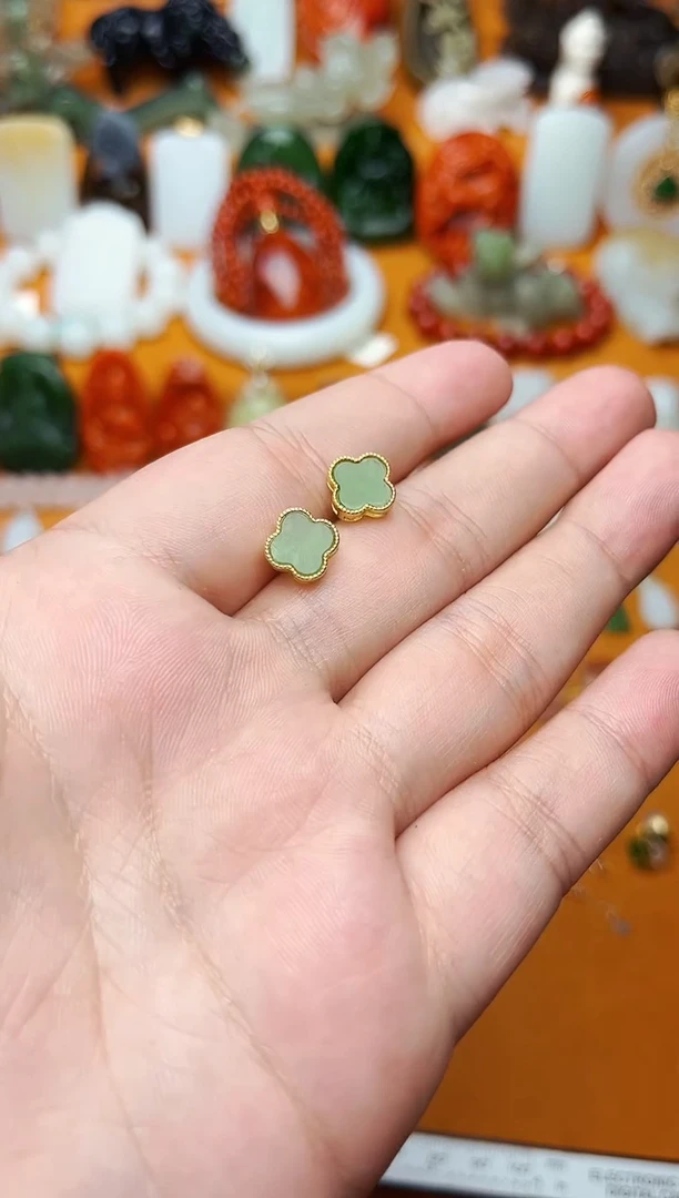 【闪购商品】和田玉耳饰银S925镶嵌四叶草