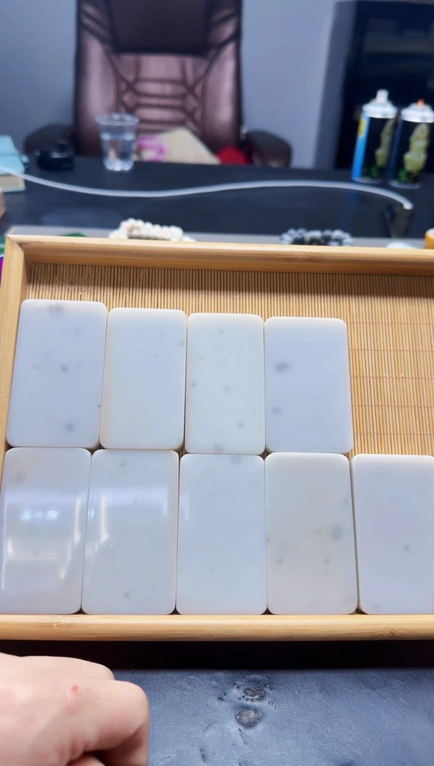 和田玉未镶嵌颈饰40X70MM带青花