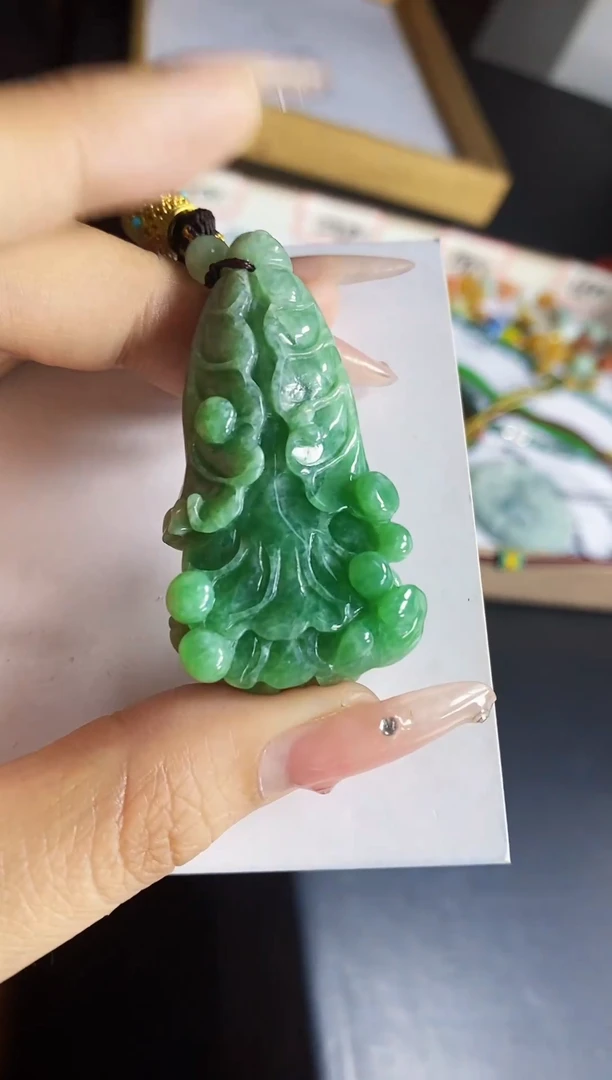 翡翠未镶嵌颈饰 翡翠A货
