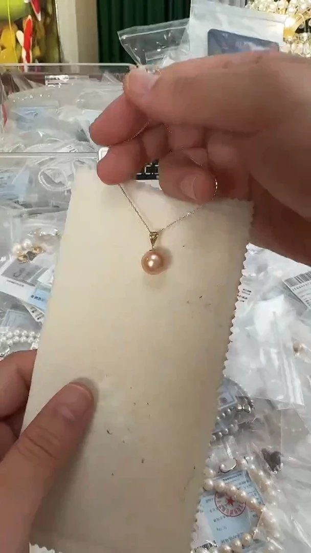 颈饰18K金镶嵌淡水珍珠中国红 11mm左右瓜子扣