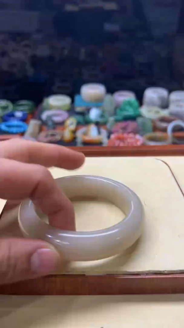 未镶嵌手镯石英质玉知*-040