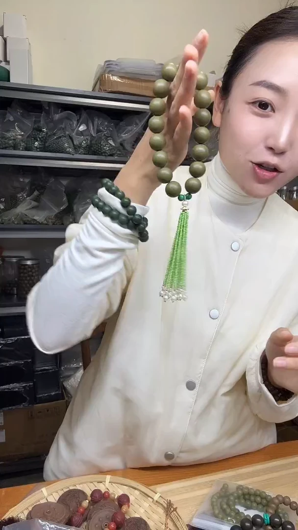 泥塑微瑕绿沈1.5手持