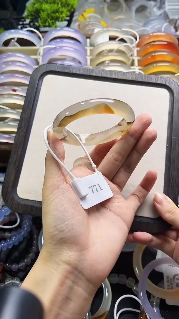 手镯玛瑙/玉髓未镶嵌54.4圈口秋风扫落叶意境