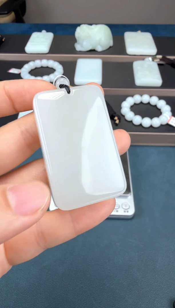 和田玉未镶嵌颈饰1