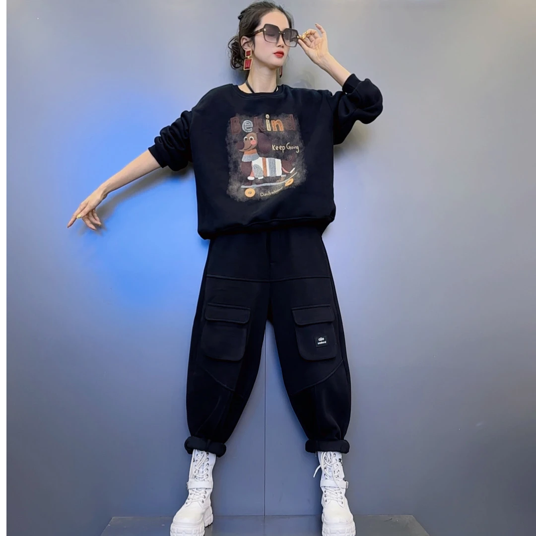 WY-6冬款圆领印花三色加绒上衣-加绒线条对称口袋装饰裤子