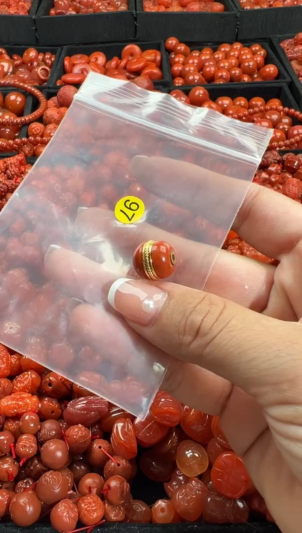 颈饰未镶嵌南红玛瑙1