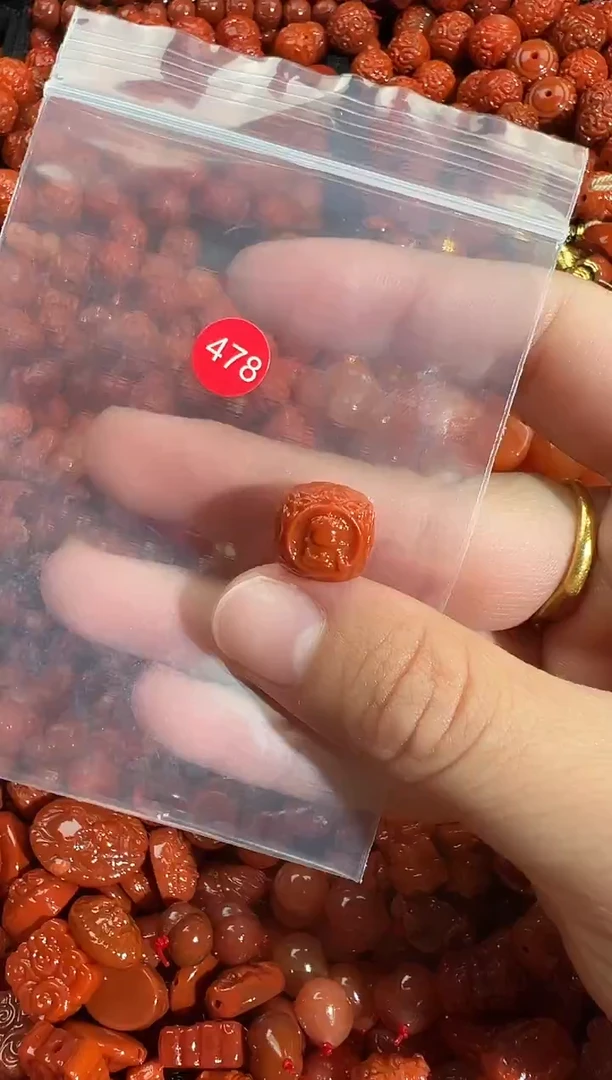 颈饰未镶嵌南红玛瑙1