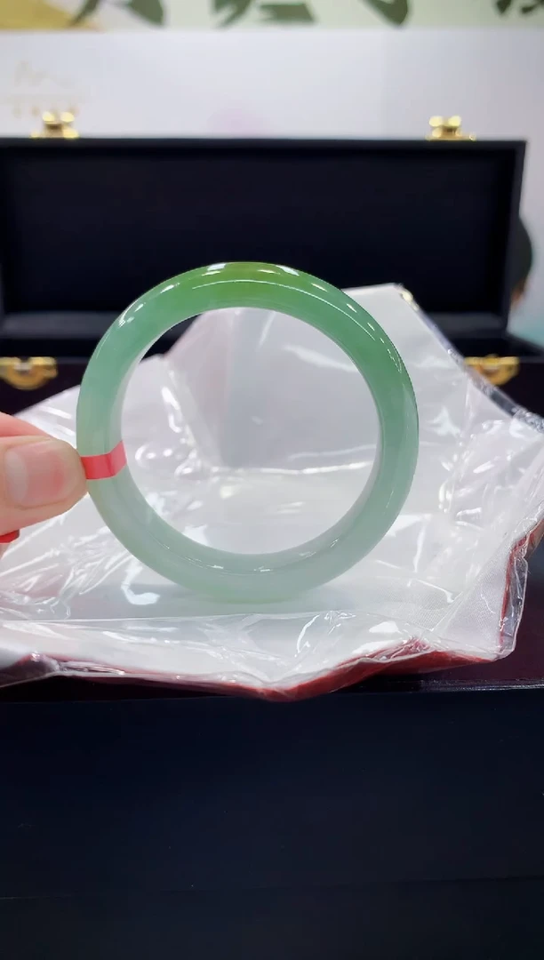 翡翠手镯未镶嵌手镯