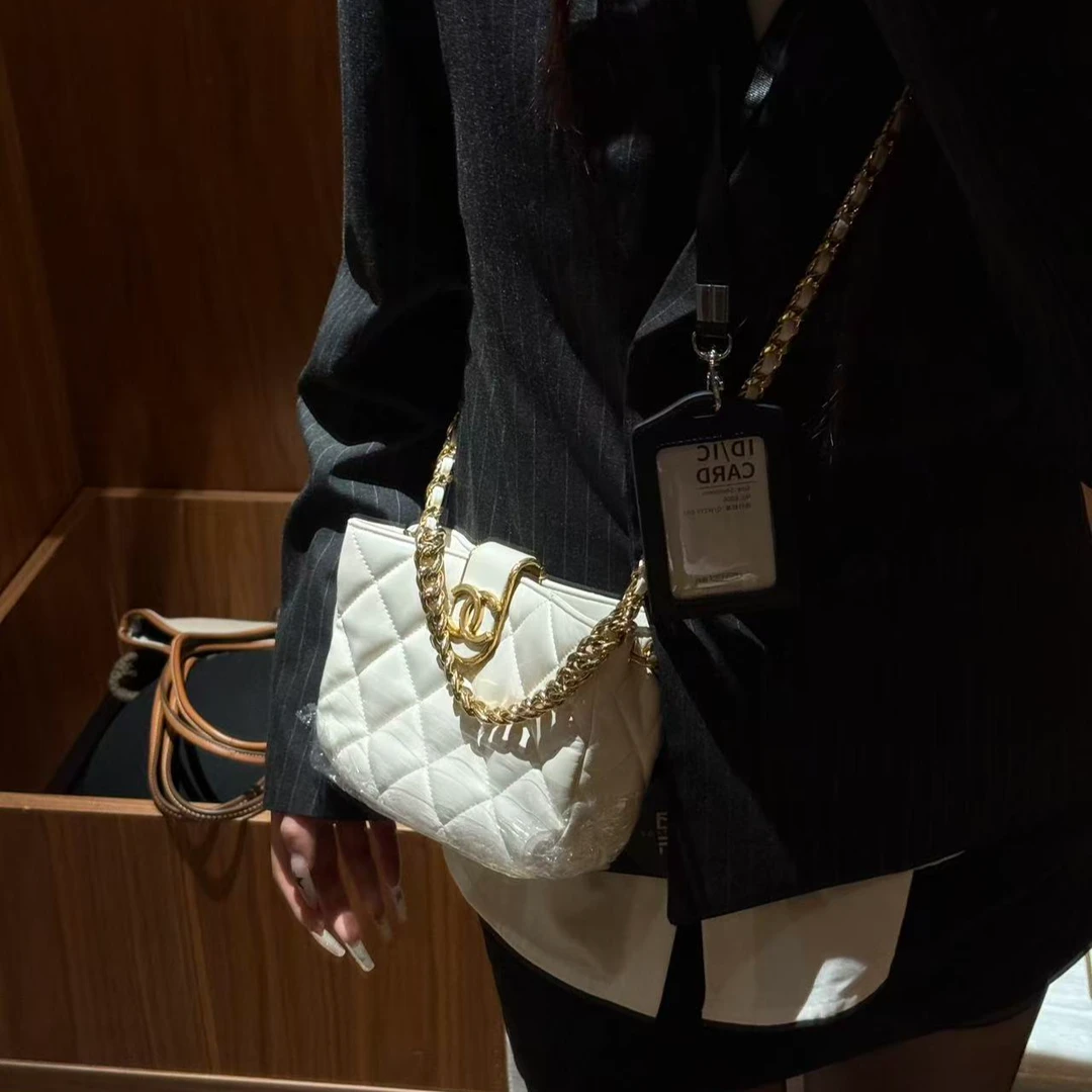 95新 Chanel/香奈儿 展会外场！23B白金mini元宝包