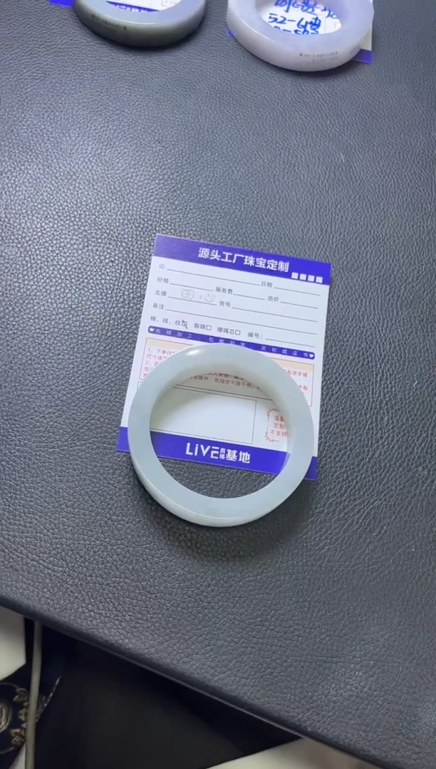 未镶嵌手镯定制翡翠洋****祥定制产品不退不换
