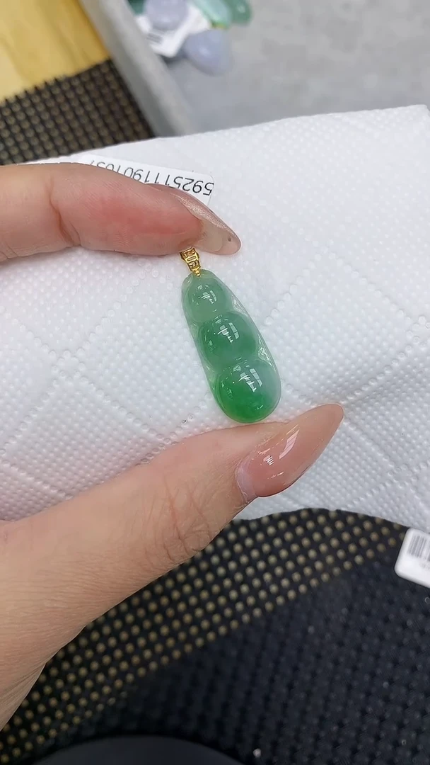 颈饰18K金镶嵌翡翠11111111111