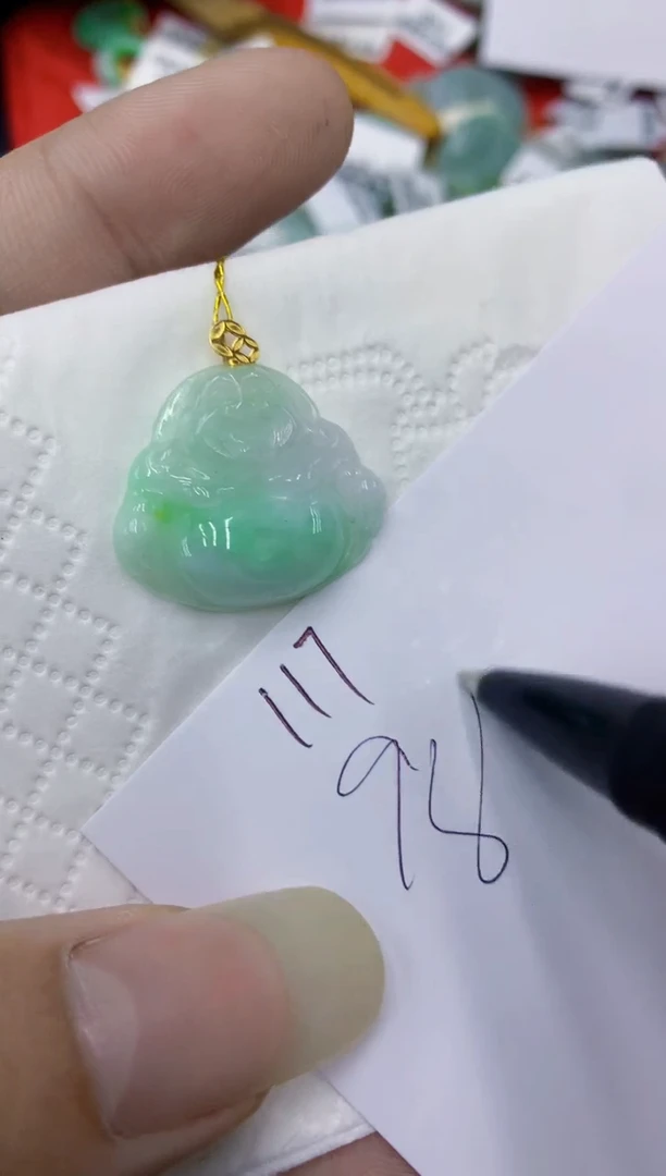 翡翠18K金镶嵌颈饰11111111111111