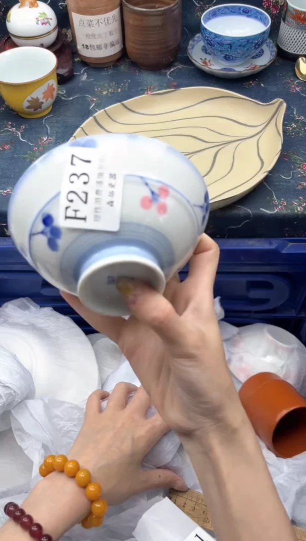 瓷片l****芙    F237