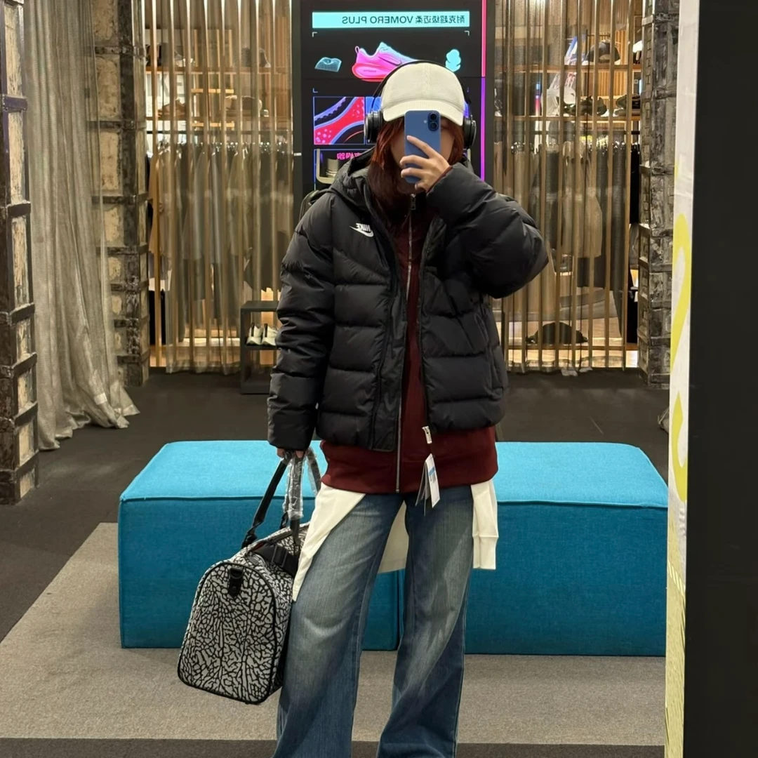 NIKE耐克 女款短款新款宽松连帽冬季舒适羽绒服黑色 DQ5904-010