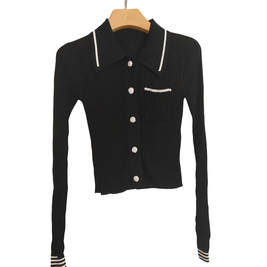 黑色针织翻领纽扣上衣