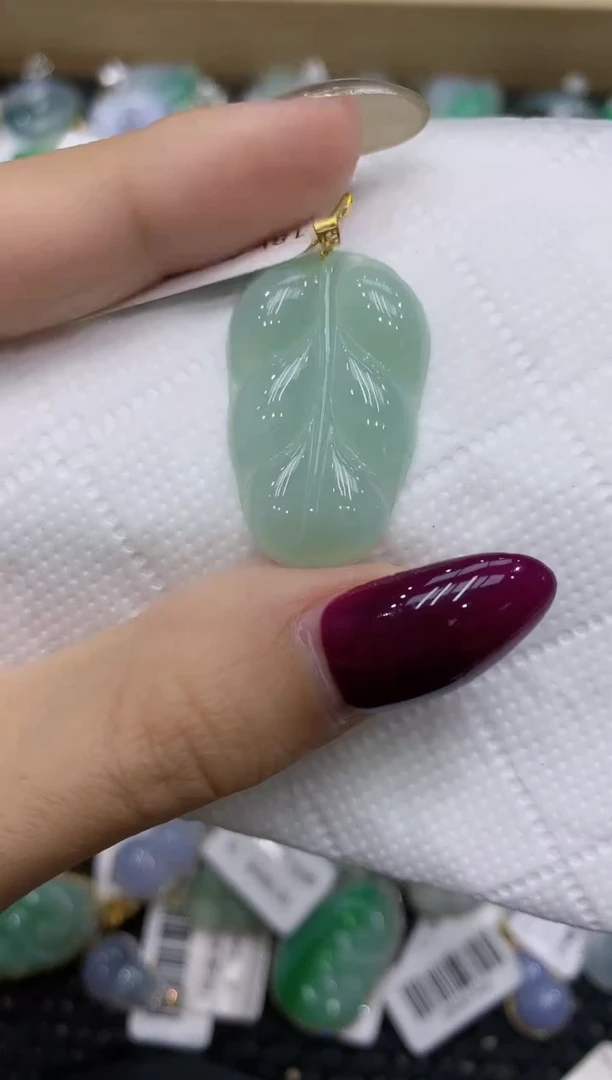 翡翠18K金镶嵌颈饰111111111111