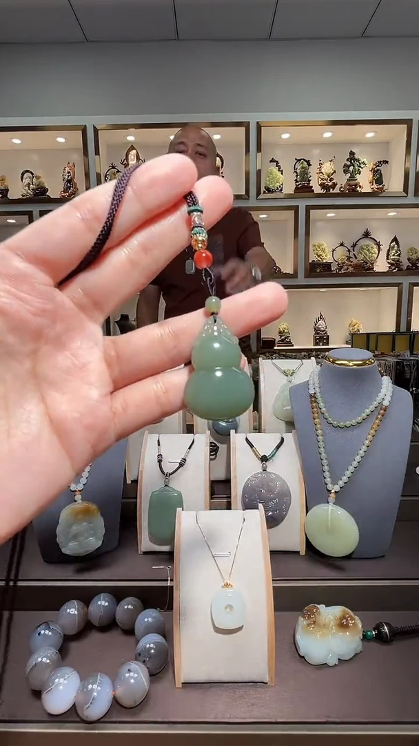 和田玉未镶嵌颈饰苏