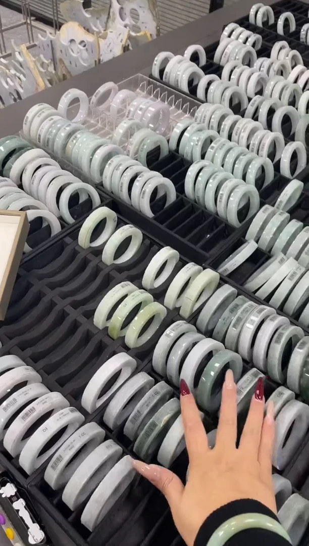 未镶嵌手镯定制翡翠一**.手镯