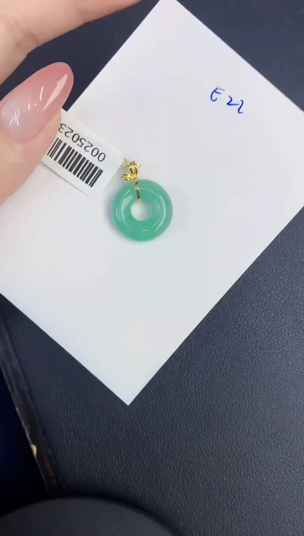 翡翠18K金镶嵌颈饰缅甸天然翡翠A货