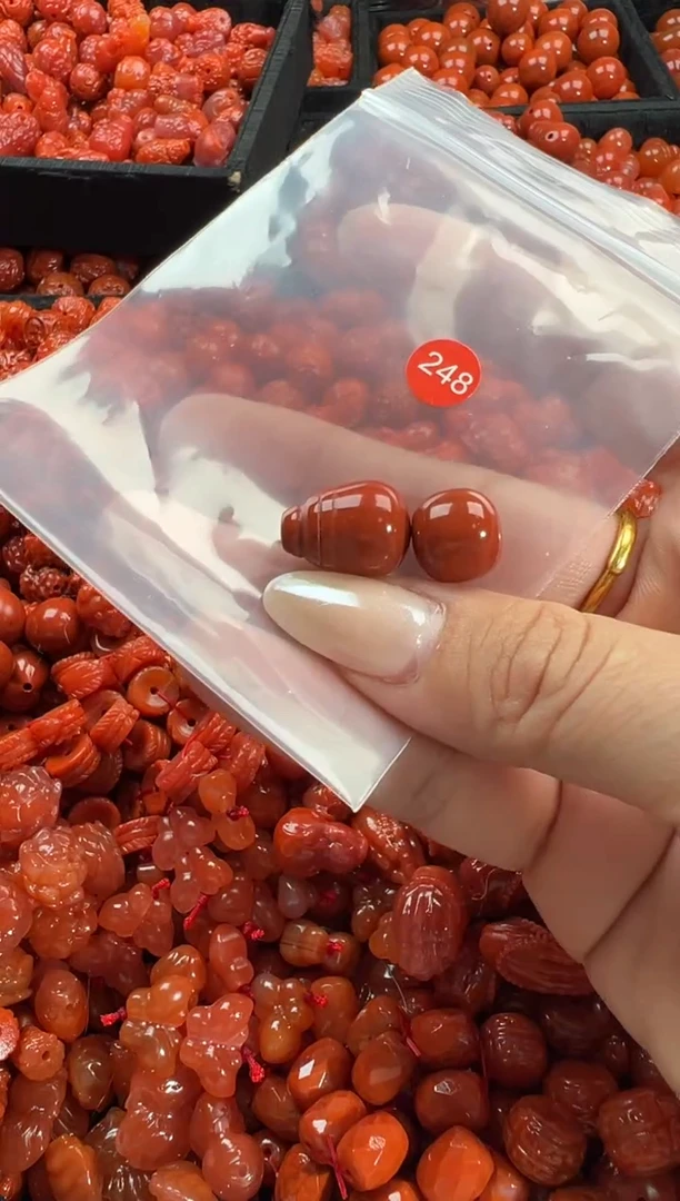 颈饰未镶嵌南红玛瑙1