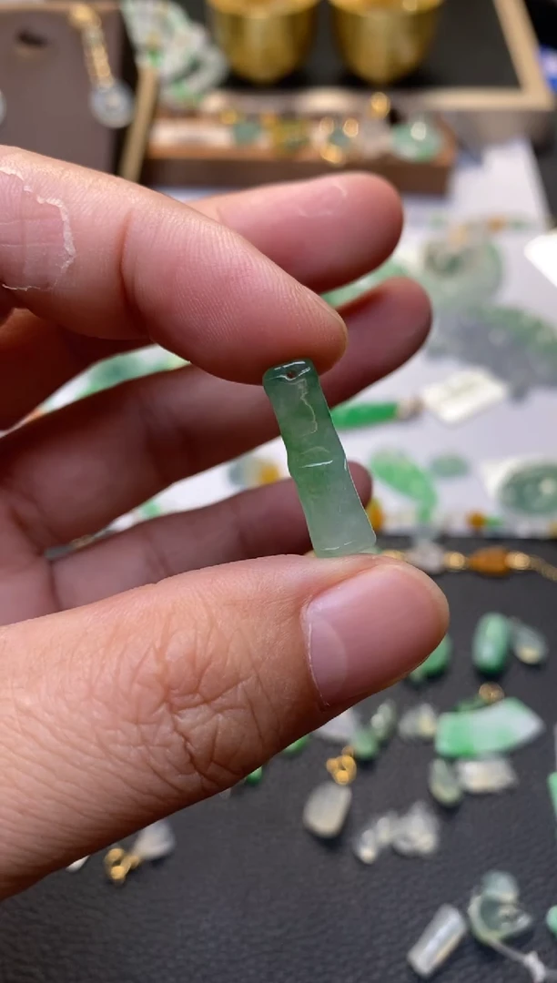 翡翠未镶嵌颈饰翡翠32858