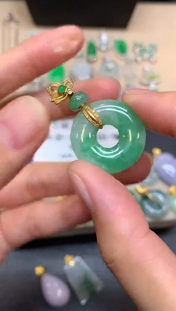 颈饰18K金镶嵌翡翠甜甜圈【无服务费